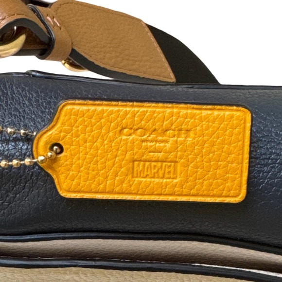 COACH x MARVEL Limited Ed. Jes Messenger With Carol Danvers - Picture 16 of 16